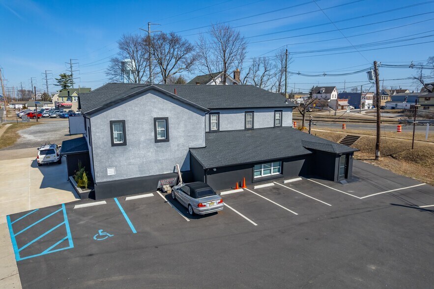 More Photos Of 212 Gateway Blvd, Westville Office Residential For Sale