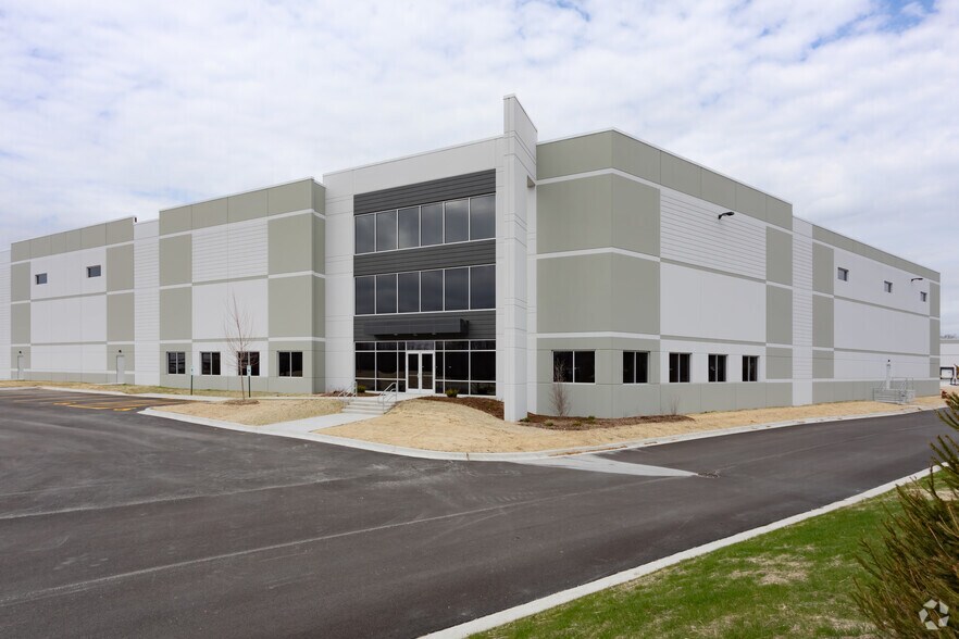 More Photos Of 150 Sellstrom Dr, Palatine Industrial For Sale