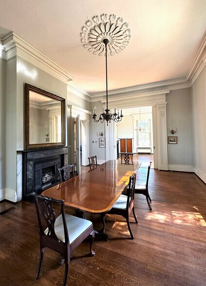 More Photos Of 1 W Main St, Richmond Office For Sale