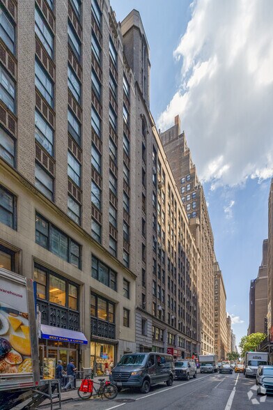 More Photos Of 213 W 35th St, New York Office For Lease