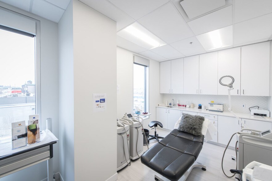 More Photos Of 3916 Macleod Trl SE, Calgary Medical For Lease