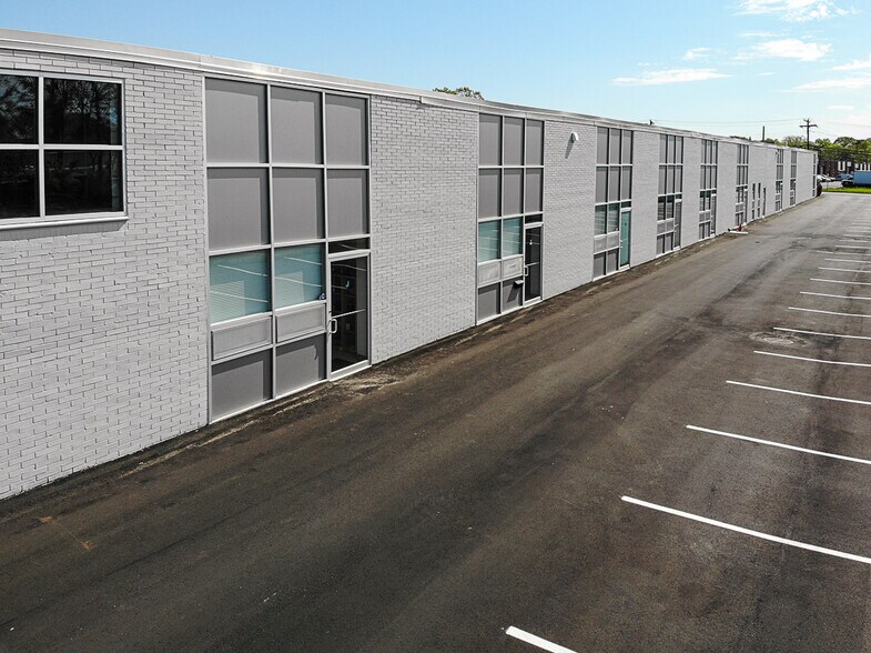 More Photos Of 50 Brook Ave, Deer Park Warehouse For Lease