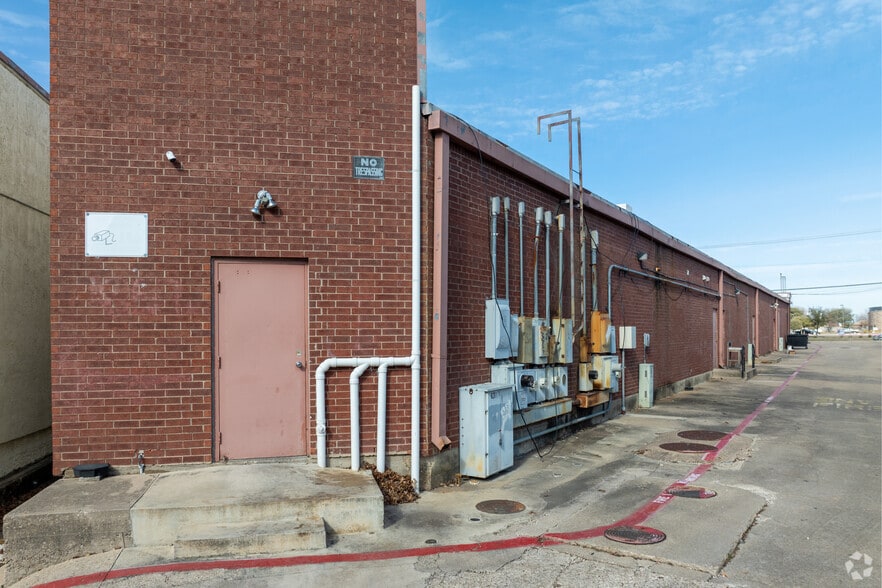 More Photos Of 6201 Matlock Rd, Arlington Storefront Retail Office For Lease