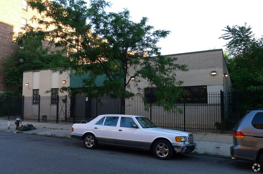 More Photos Of 725 Saint Marks Ave, Brooklyn Public Library For Lease