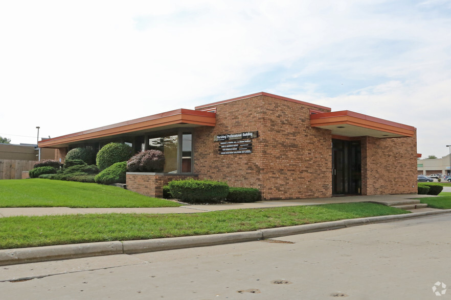 Primary Photo Of 7601 Pershing Blvd, Kenosha Medical For Sale