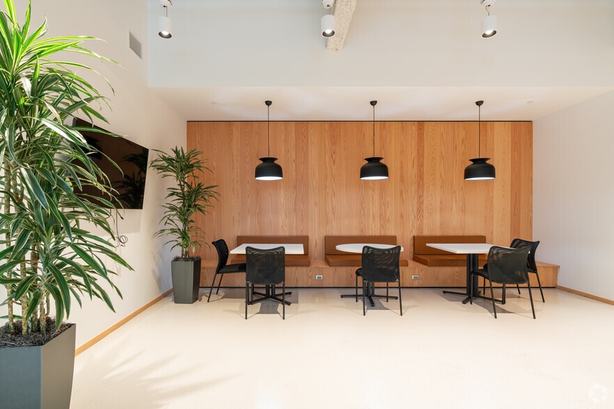 More Photos Of 611 Gateway Blvd, South San Francisco Coworking Space