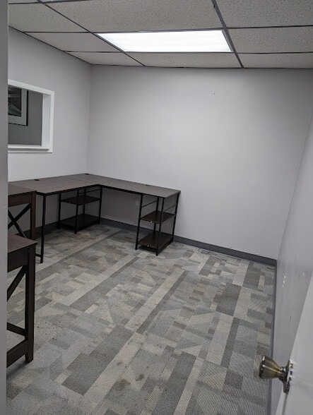 More Photos Of 1421 Commercial Park Dr, Lakeland Storefront Retail Office For Lease