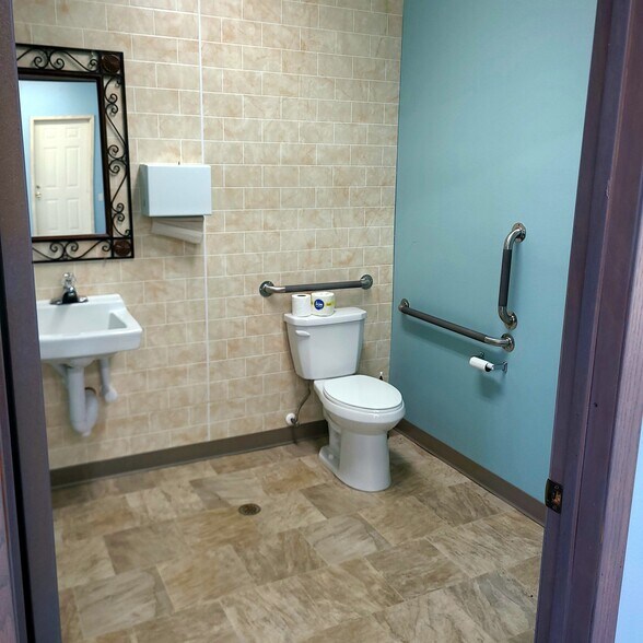 More Photos Of 8265 179th St NW, Clearwater Loft Creative Space For Lease