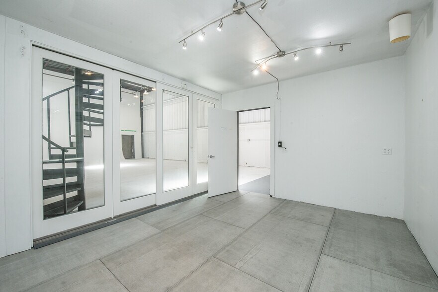 More Photos Of 577 Shotwell St, San Francisco General Retail For Sale