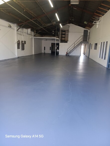 Primary Photo Of 7822 Salt Lake Ave, Cudahy Warehouse For Lease