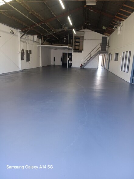More Photos Of 7822 Salt Lake Ave, Cudahy Warehouse For Lease