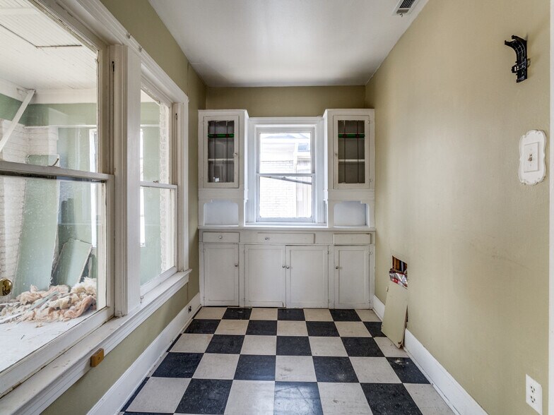 More Photos Of 5832 Live Oak St, Dallas Freestanding For Sale