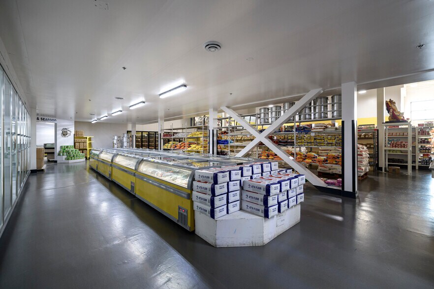 More Photos Of 12070 88 Ave, Surrey Storefront For Sale