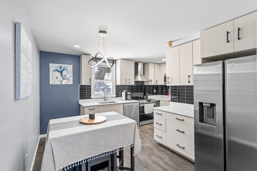 More Photos Of 17-19 Silver Ln, East Hartford Apartments For Sale