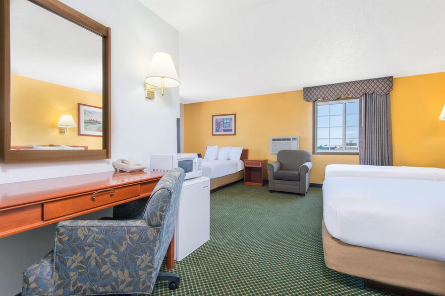 More Photos Of 4701 10th St, Great Bend Hotel For Sale