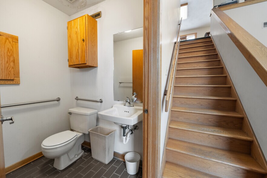 More Photos Of 8 Canton St, Baldwinsville Loft Creative Space For Sale