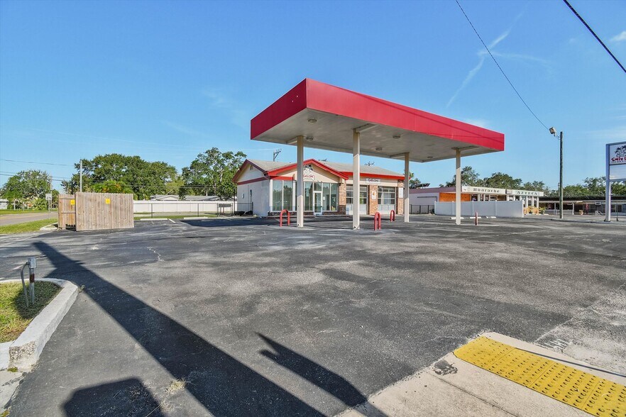 More Photos Of 2000 Bayshore Blvd, Dunedin Bar For Sale