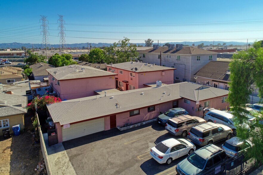 Primary Photo Of 11964-11966 Runnymede St, North Hollywood Apartments For Sale