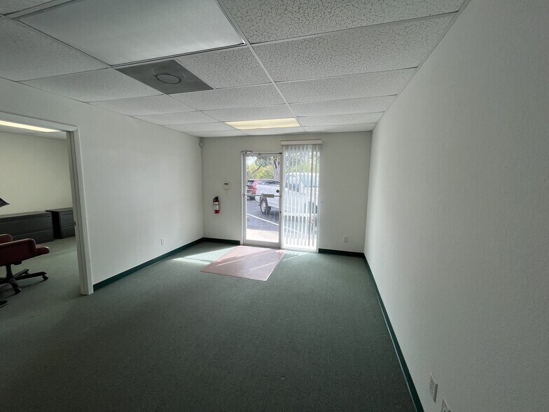 More Photos Of 1891 Porter Lake Dr, Sarasota Light Manufacturing For Sale