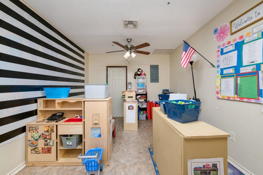 More Photos Of 2000 N 25th St, Waco Daycare Center For Sale