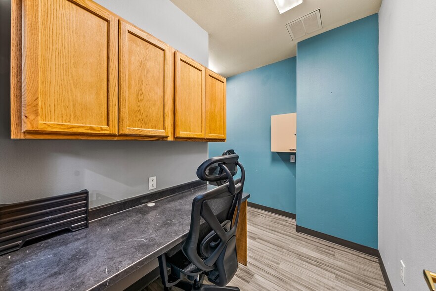 More Photos Of 925 Town Centre Dr, Medford Medical For Lease