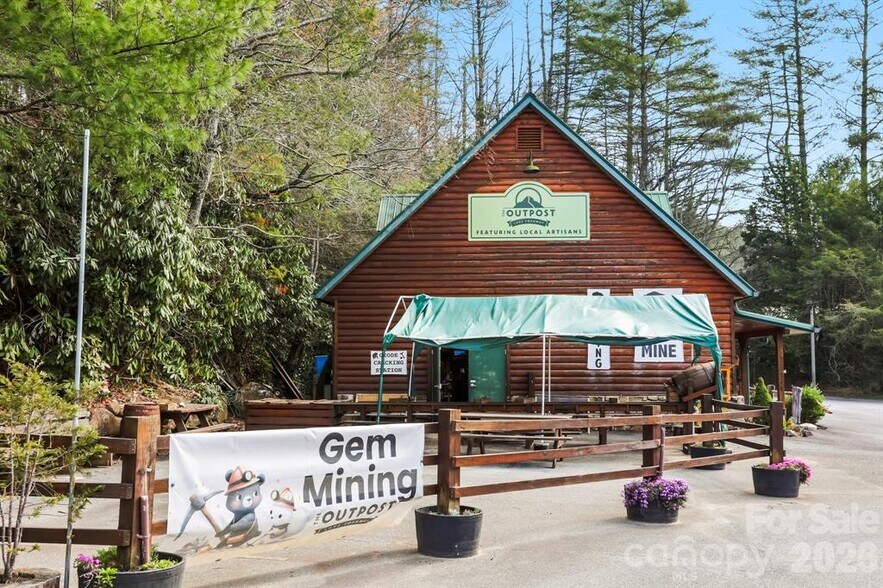 More Photos Of 10932 Rosman Hwy, Lake Toxaway Freestanding For Sale