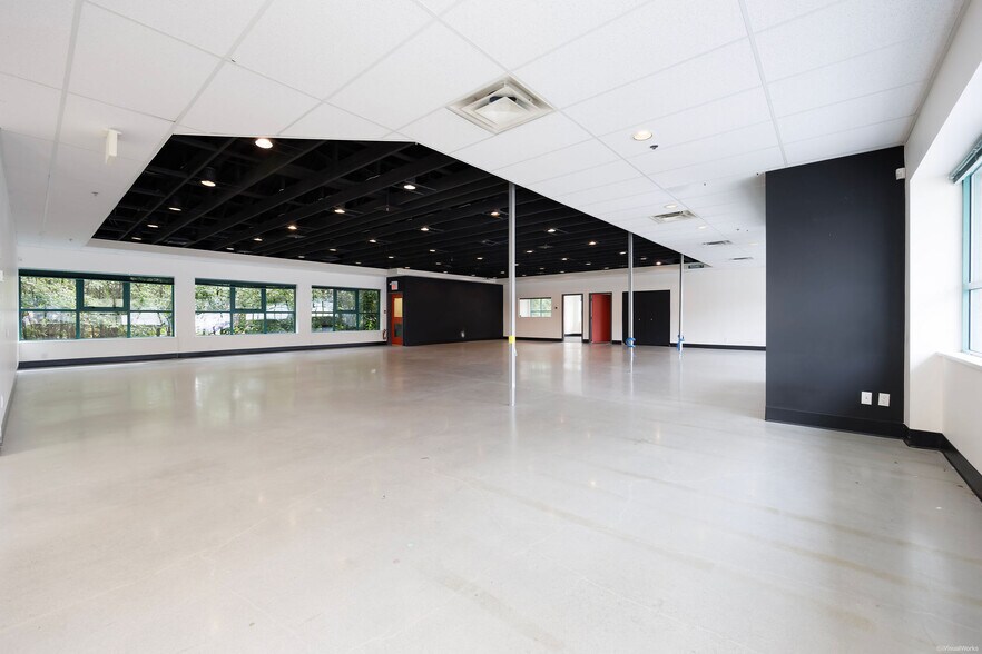 More Photos Of 3242 Westwood St, Port Coquitlam Storefront Retail Office For Lease