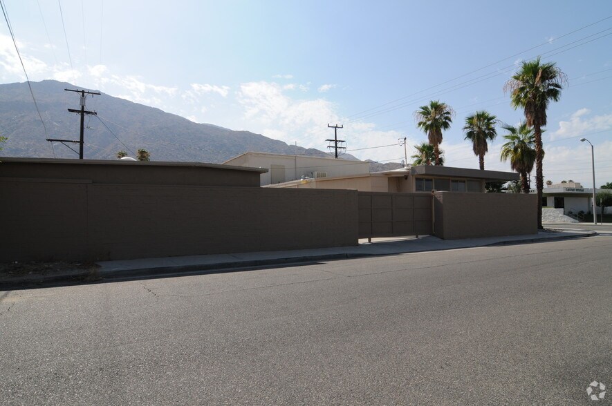 More Photos Of 693 E Sunny Dunes Rd, Palm Springs Freestanding For Sale