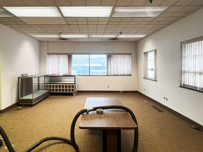 More Photos Of 1040 W 12th St, Erie Manufacturing For Sale