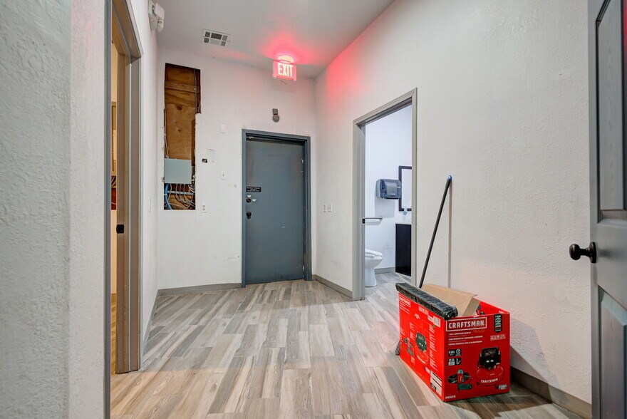 More Photos Of 7917 N May Ave, Oklahoma City Freestanding For Sale