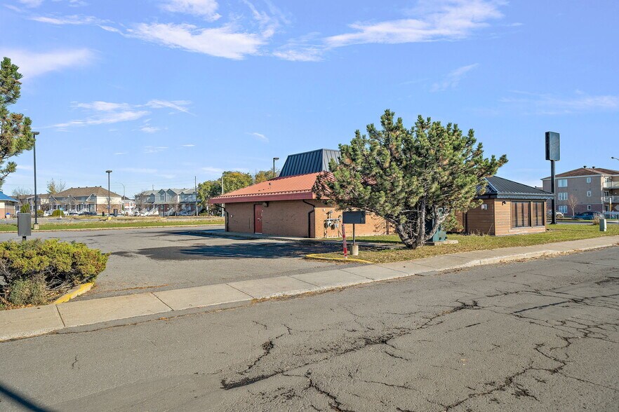 More Photos Of 920 Rue Douglas, St-Jean Freestanding For Sale