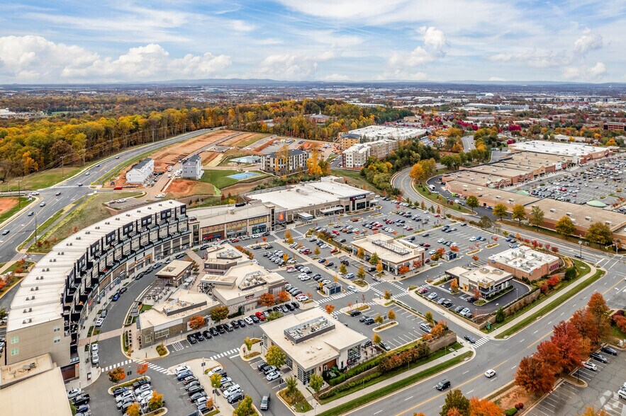 More Photos Of 21435 Epicerie Plz, Sterling Unknown For Lease