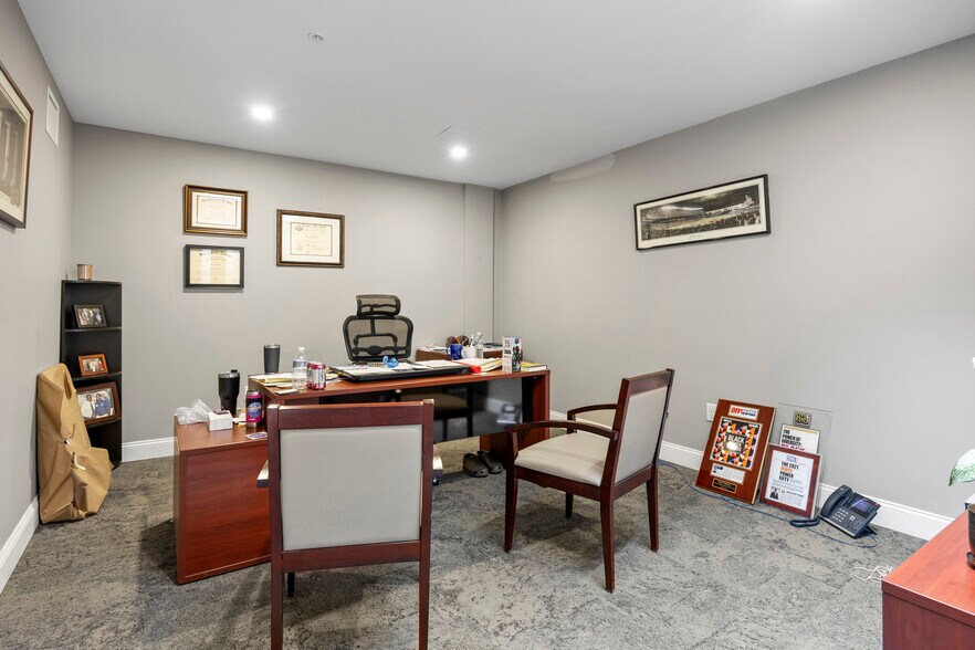 More Photos Of 76 N Pearl St, Albany Apartments For Lease