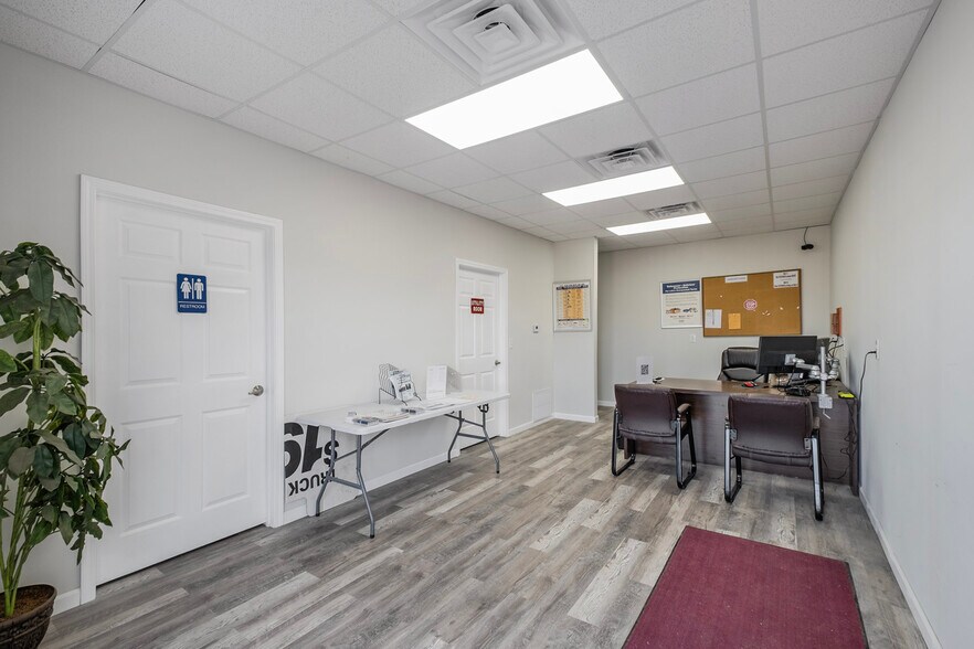 More Photos Of 2011 S Sheridan Rd, Lennon Specialty For Sale