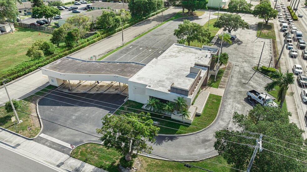 More Photos Of 1750 NE 8th St, Homestead Bank For Lease