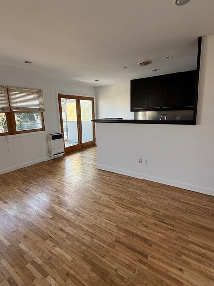 More Photos Of 250 3rd Ave, Venice Apartments For Sale