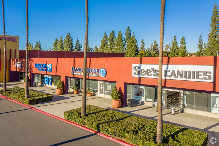 More Photos Of 2915-3011 El Camino Real, Tustin Unknown For Lease