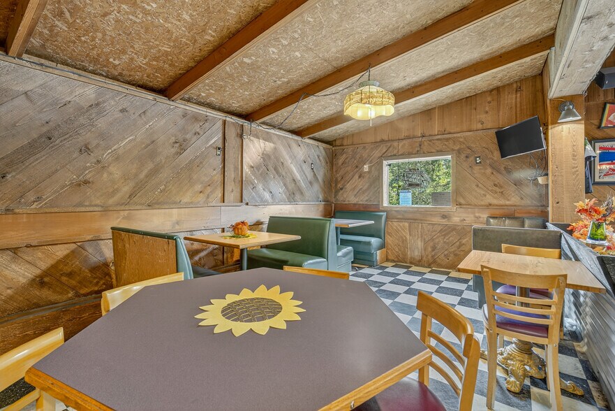 More Photos Of 309 Main, Juliaetta Bar For Sale