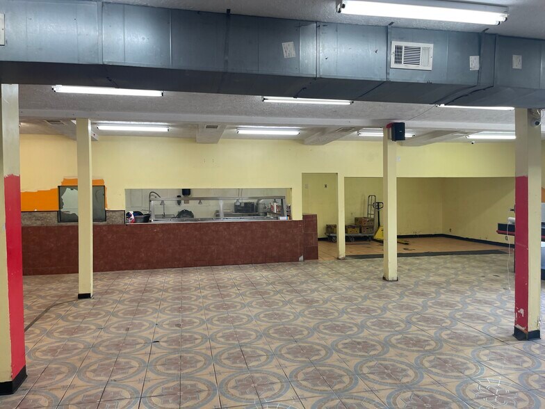 More Photos Of 1006 12th St, Hempstead Restaurant For Lease