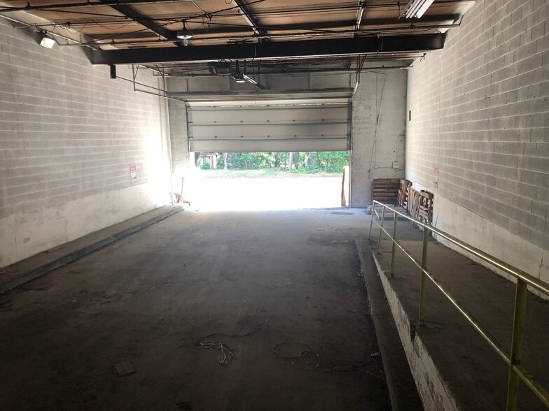More Photos Of 112-118 Jones St, Fuquay Varina Warehouse For Lease