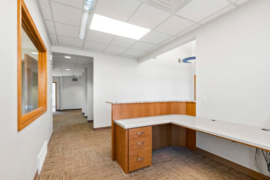More Photos Of 1496 Bellevue St, Green Bay Office For Lease