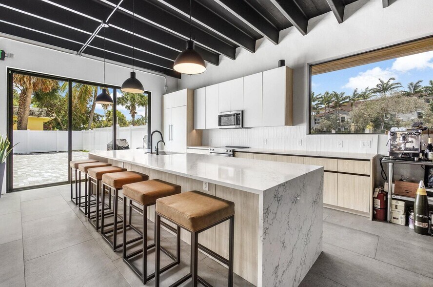 More Photos Of 3351 N Federal Hwy, Delray Beach Office For Lease