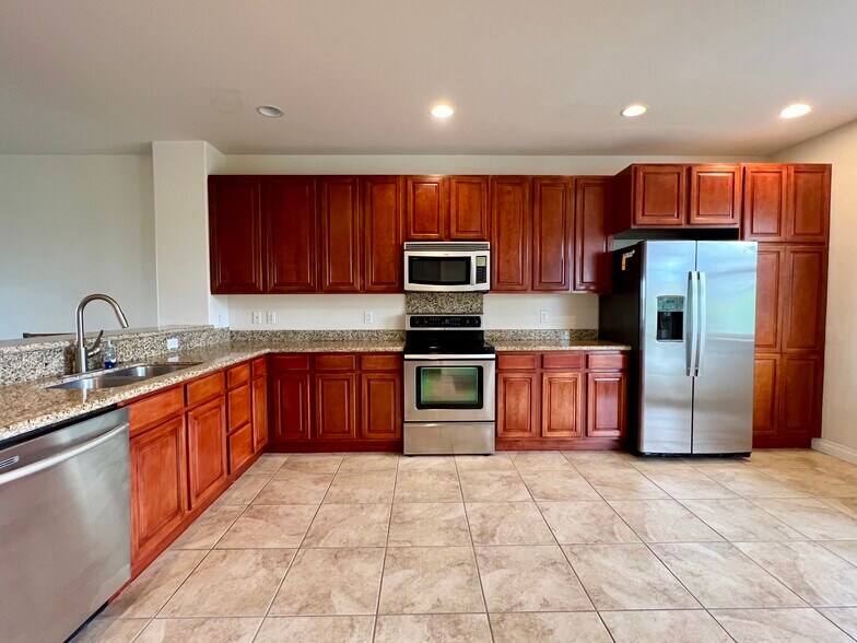 More Photos Of 30 E Lipoa St, Kihei Apartments For Lease