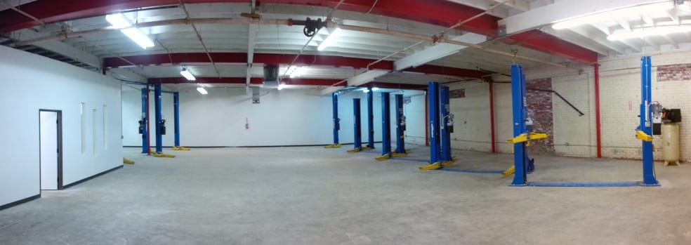 More Photos Of 14850 Calvert St, Van Nuys Service For Lease