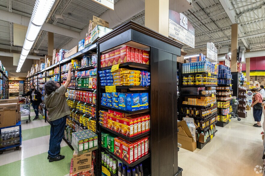 More Photos Of 16320 Crossbay Blvd, Howard Beach Supermarket For Sale