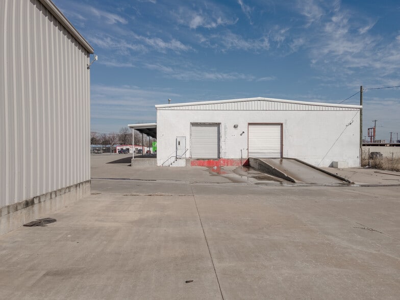 More Photos Of 8920 E Admiral Pl, Tulsa Freestanding For Lease