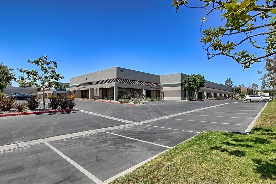 More Photos Of 1937 Goodyear Ave, Ventura Warehouse For Lease