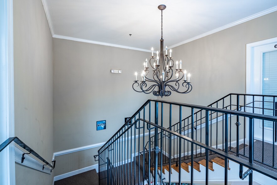 More Photos Of 295 W Crossville Rd, Roswell Office For Lease