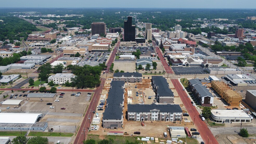 More Photos Of 525 W Erwin St, Tyler Restaurant For Lease