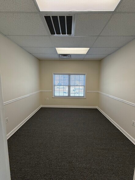 More Photos Of 23077 Three Notch Rd, California Office For Sale